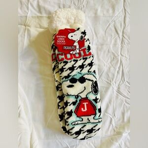 Peanuts Snoopy Sherpa Socks with Red and Black Pattern